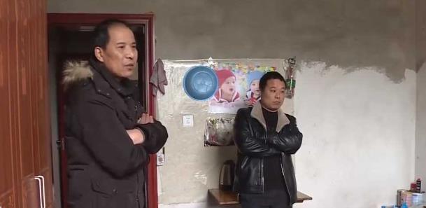 “回家跟你妈、你弟过去吧，这日子没法过了！”河南，男子为了抢救车祸住院的妻子，四
