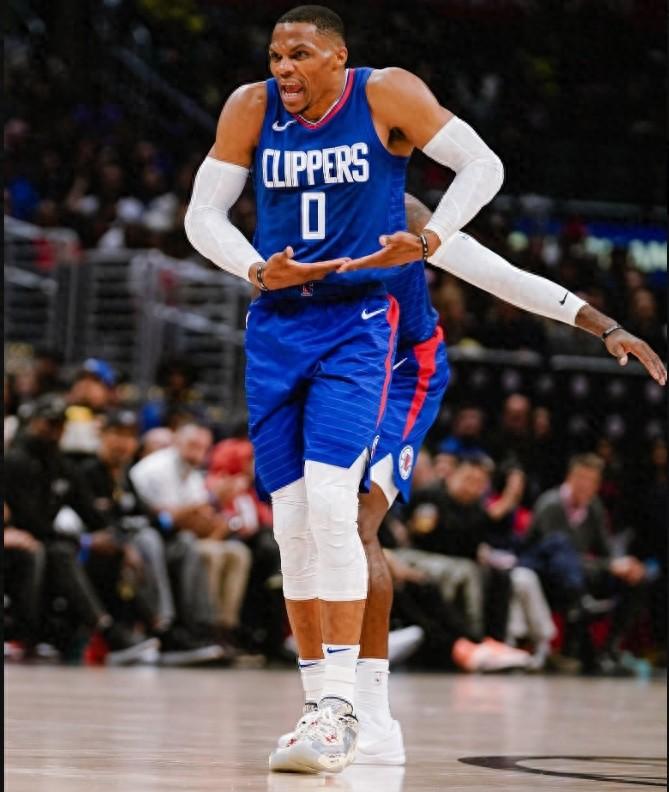 快船118-102战胜魔术，总结下几大焦点球员！

1.威少和乔治在第三节合力爆