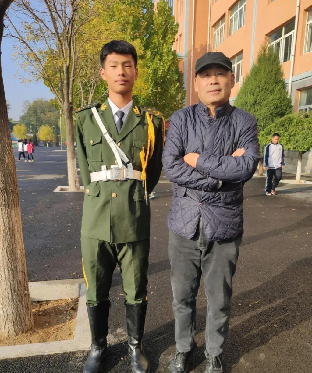 这张照片拍摄于2023年，我住在辽宁省大连市恒大某楼盘的邻居告诉我，他在部队服役
