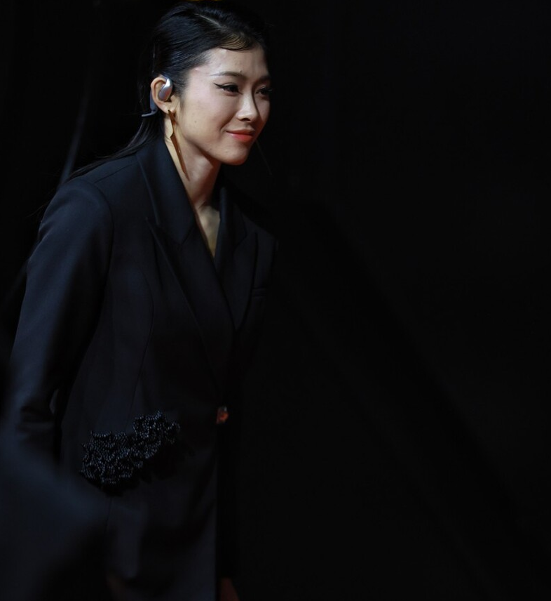 吴艳妮真正强大的地方在于，换上任何一个体育明星，被黑粉这样花样吐槽、百般羞辱，早