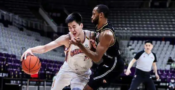 争议！新疆全场狂喊抱头攻击张镇麟，张公子却狂轰9+5打爆阿不都
辽宁男篮在与新疆