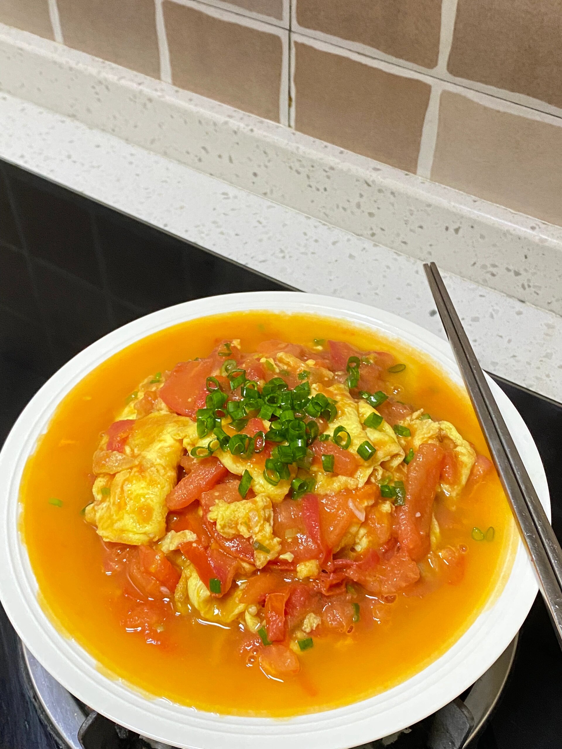 米饭不够吃的番茄炒蛋

番茄汁泡上米饭，酸酸甜甜，我可以炫三碗，不会还有人不会做