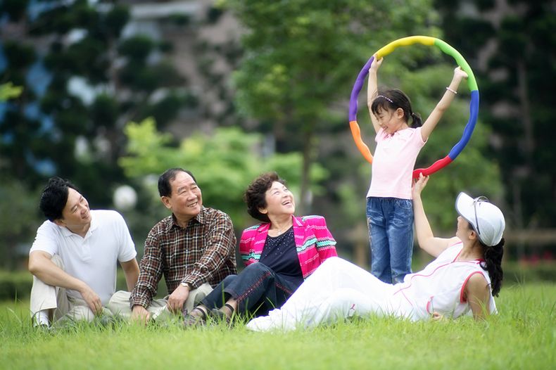 #解冻性情# #婚姻家庭# 积极、正面的情绪，如喜悦、快乐、满足和自信，是一个家