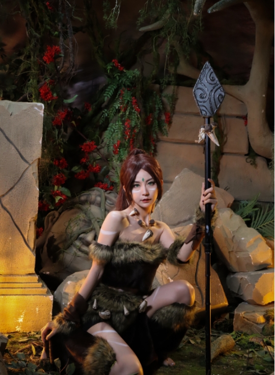 瞳夕最近分享出了她cos豹女的造型，还是很好看的#LOL主持人#亚运女神