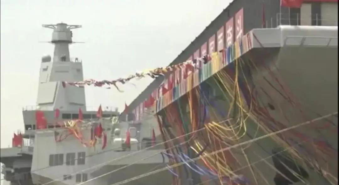 “福建”舰很可能在2025年下半年服役。

“福建”舰出海试航，还得等几个月。目