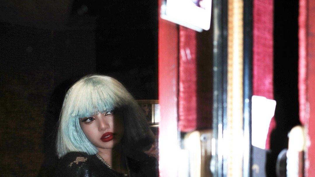 Lisa被爆又去疯马秀，网友：她也2号上班吗？