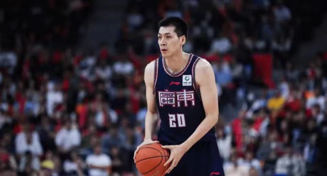 对于目前广东来说不仅周琦缺阵影响大，任骏飞的缺阵给外线带来更大的压力：
新赛季任