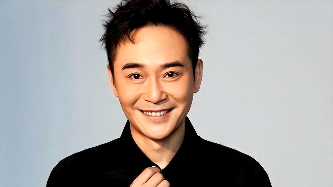他长得帅，演技好，毫不犹豫娶大15岁妻恩爱至今，没孩子也很幸福