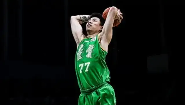 随着辽宁队86比99惨败浙江队，揭露本场三个可笑的事实。

一是国手再多的辽宁队