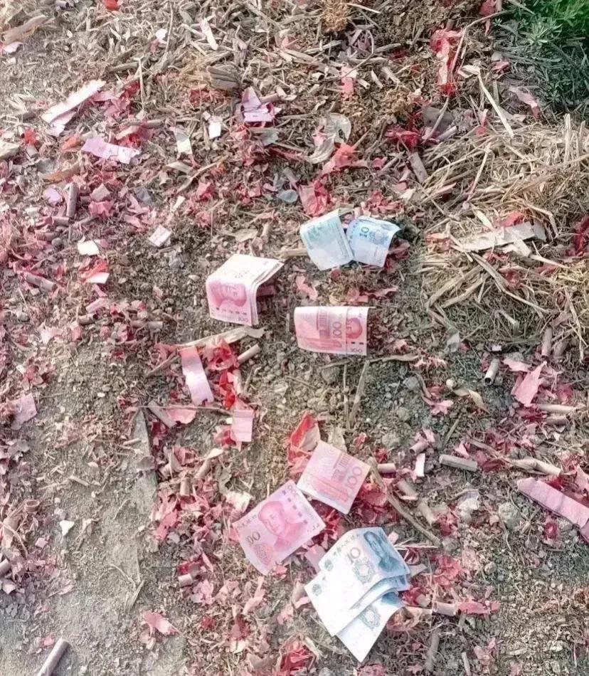 这明明这是钱呀，难道真是穷太久了么？