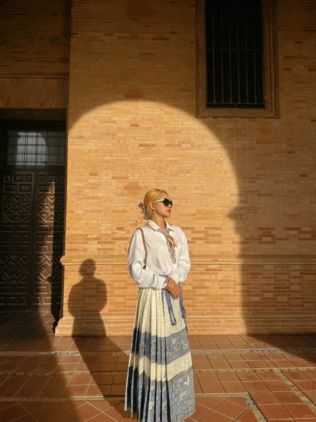 中式美学|我在西班牙点亮汉服世界地图💅
穿马面裙旅行，给西班牙广场带来一些中式