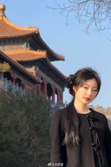其实那天是过了检票时间 不让进了… 不过没关系！我一样能和故宫拍照！ ​