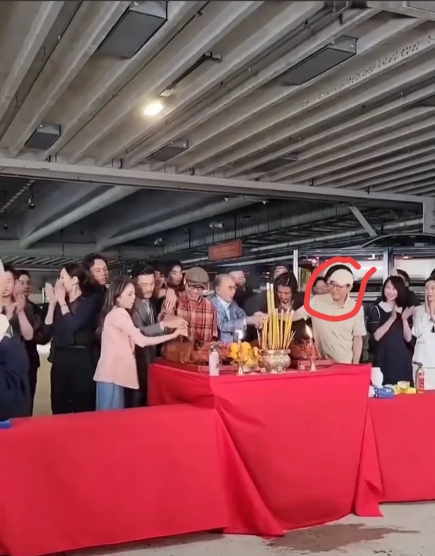 谢苗打入香港，参演由刘德华、谢霆锋主演的《怒火漫延》，在开机仪式上对他一点不重视