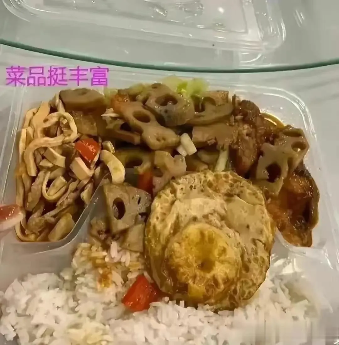 湖北武汉一户人家办了一场别开生面的婚宴，这场婚宴的特别之处在于，他们竟然用12元