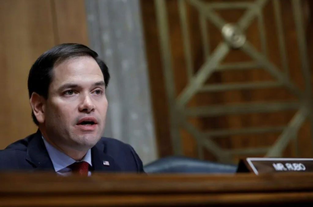 美国共和党籍参议员马可·卢比奥写道：“参议院刚刚通过了我的法律，禁止拜登使用纳税