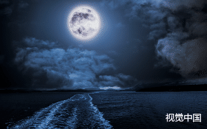 毕业十年再见白月光，却发现她早已变质，成为烂泥