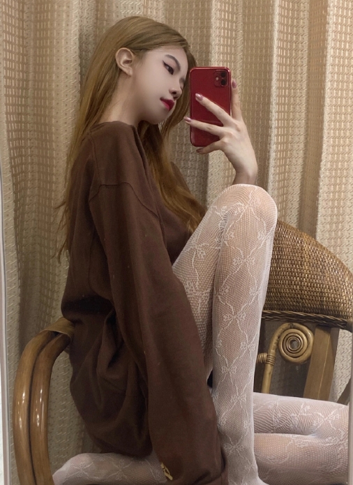 牛仔裤下的白丝 ​​​