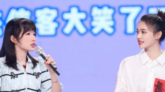 可可爱爱李浩菲，被骂也坚持在台上，她值得更好的未来！
