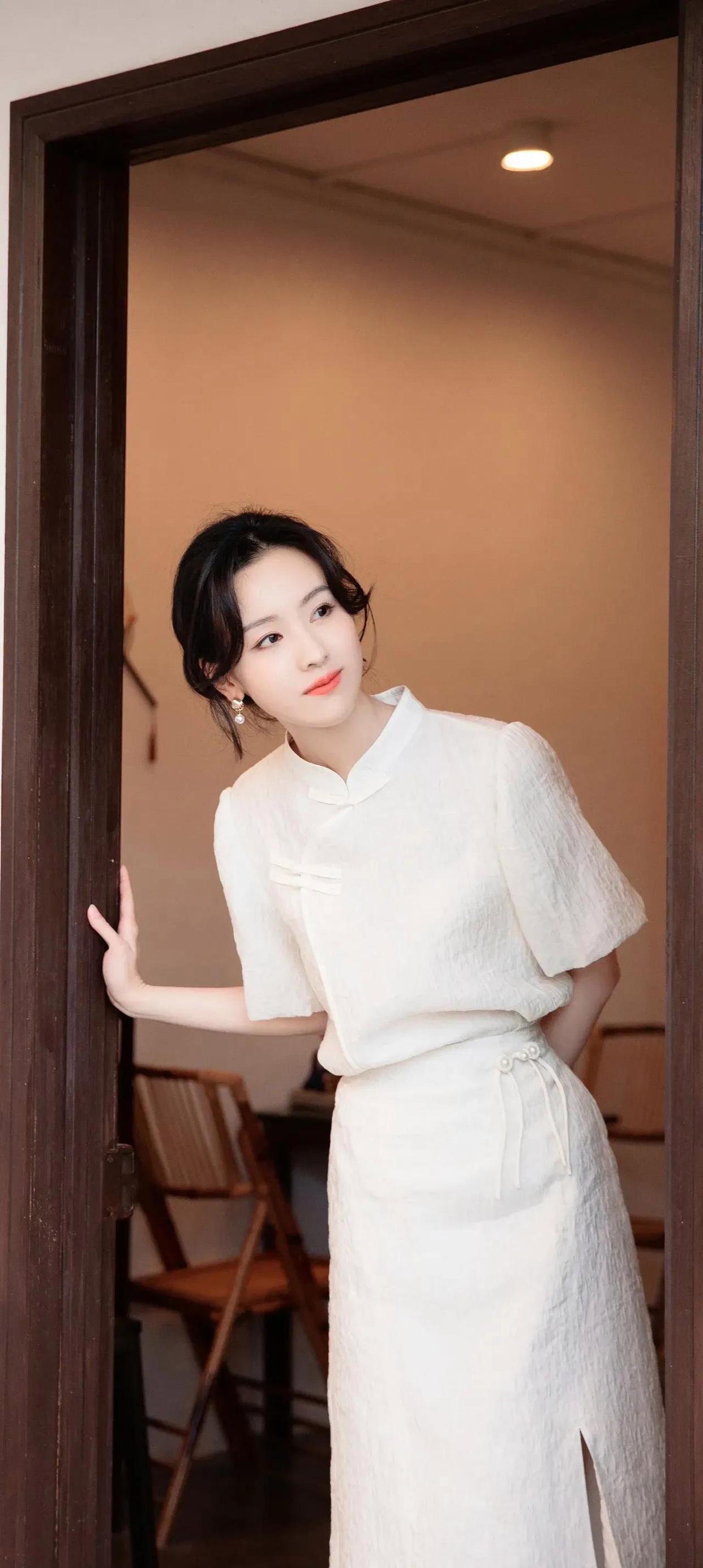 陈都灵，跟奶茶妹妹齐名的清纯女孩，这也太美了吧
