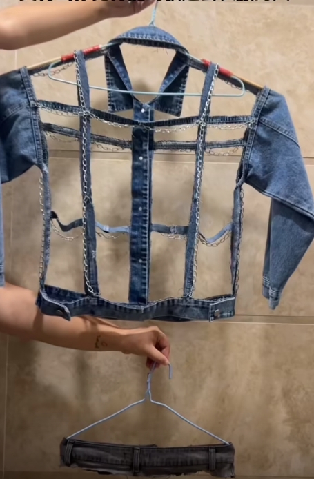 网友：冬天穿这套衣服出门，应该不会很暖和吧？

