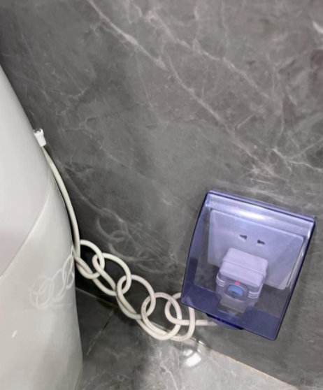谁想的这好办法？
在最近的一次旅行中，我入住了一家酒店。
在酒店的卫生间里，我发