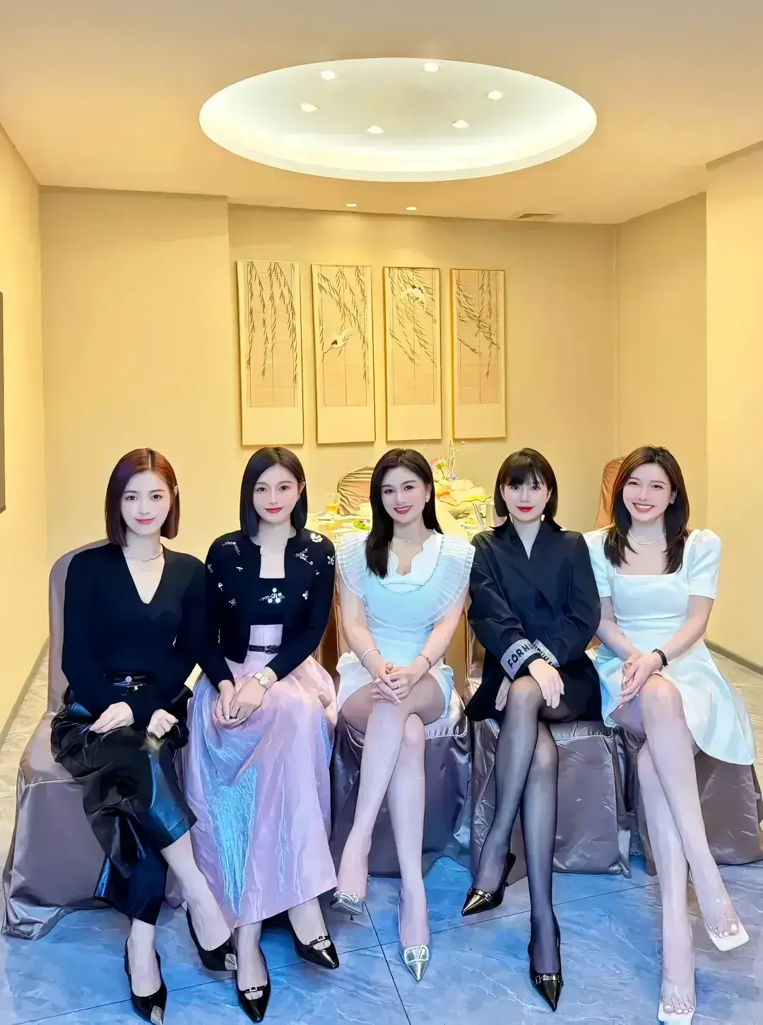 选老婆绝对不会选中间的，知道为什么嘛？