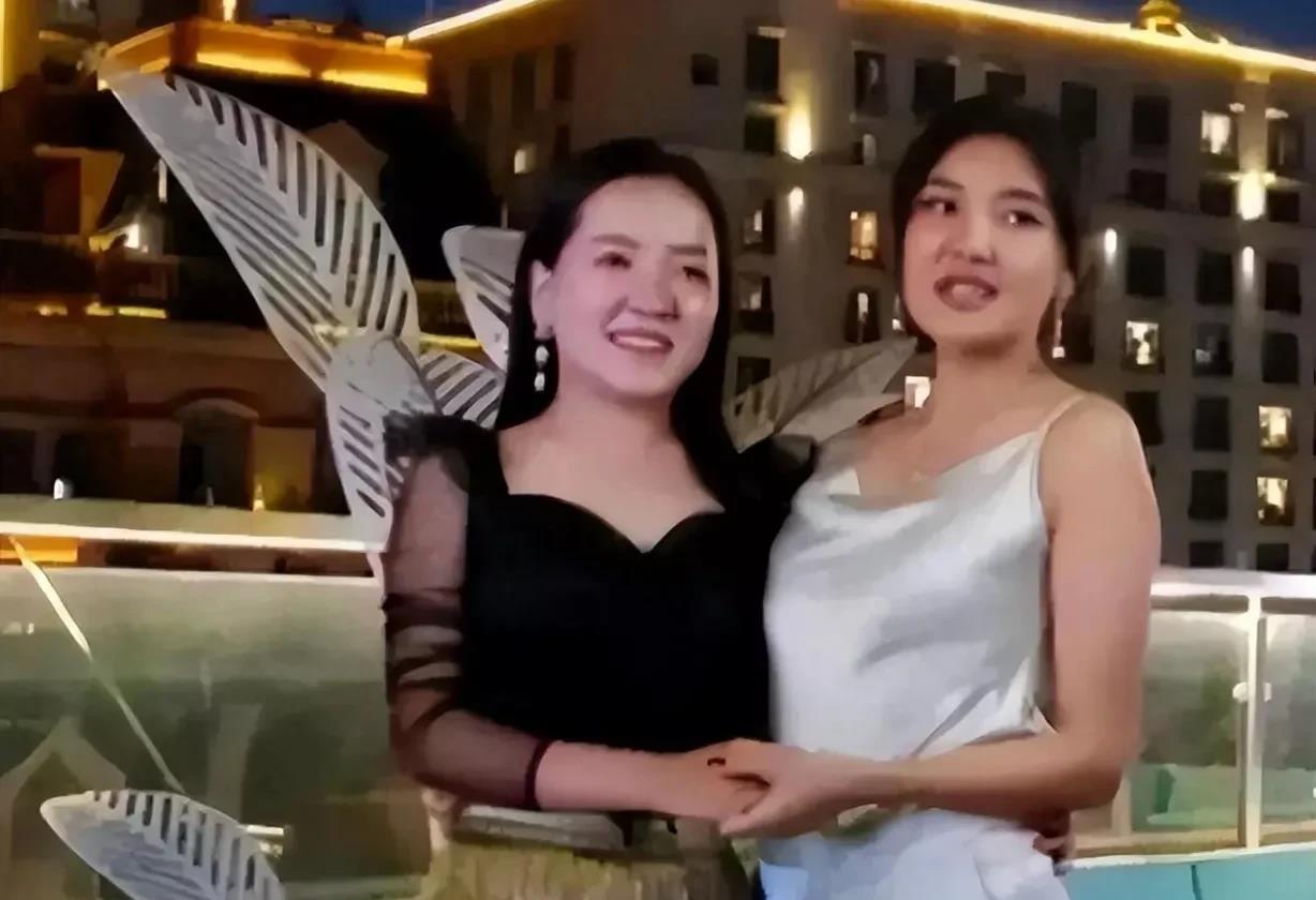 这张照片拍摄于2020年，缅甸诈骗“女魔头”魏榕和白应兰的合影，她们是闺蜜关系，