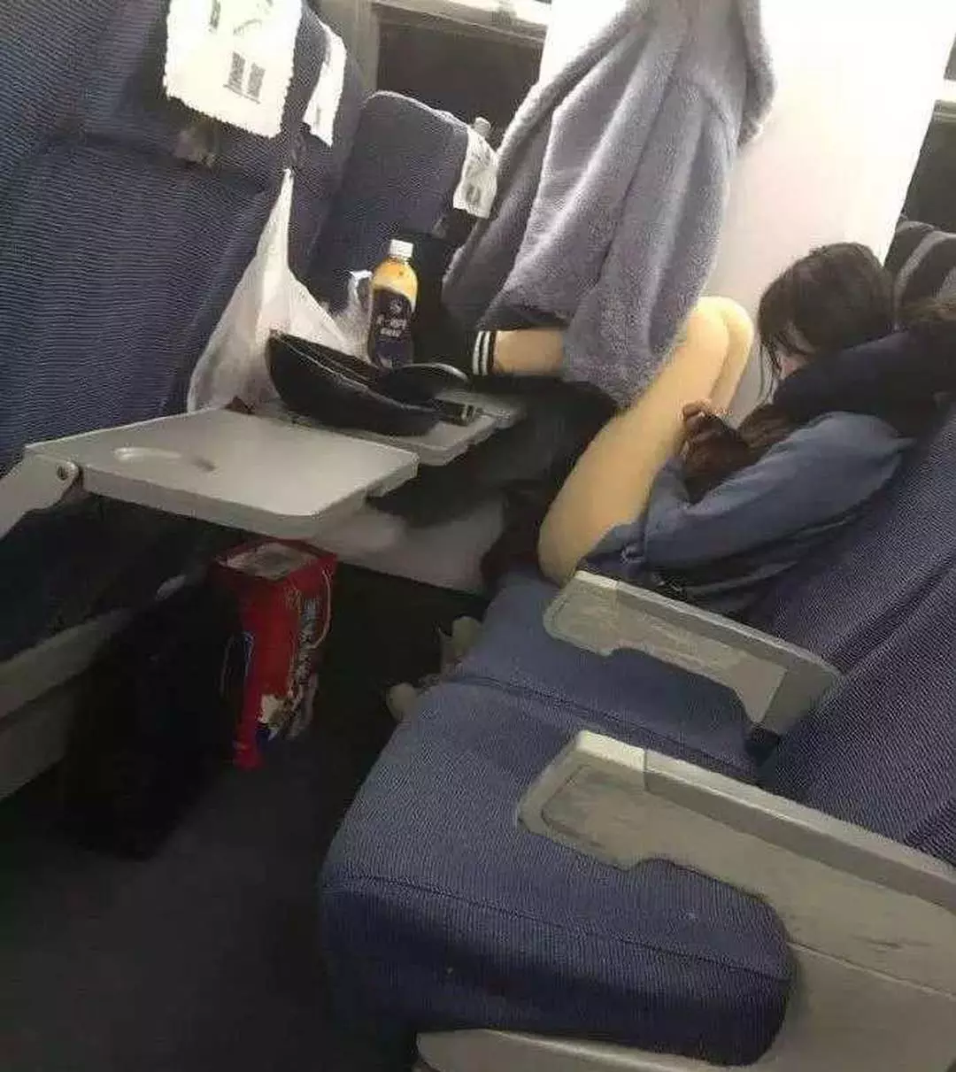 这样坐着，不难受吗？