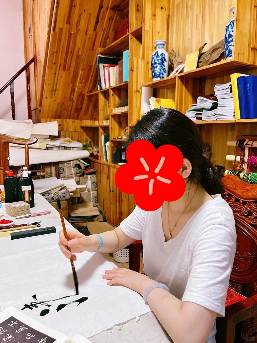 在寺庙义工的第4天
昨晚被蚊子叮很惨，早上没起来上早课吃早餐，睡到8点起来打扫了