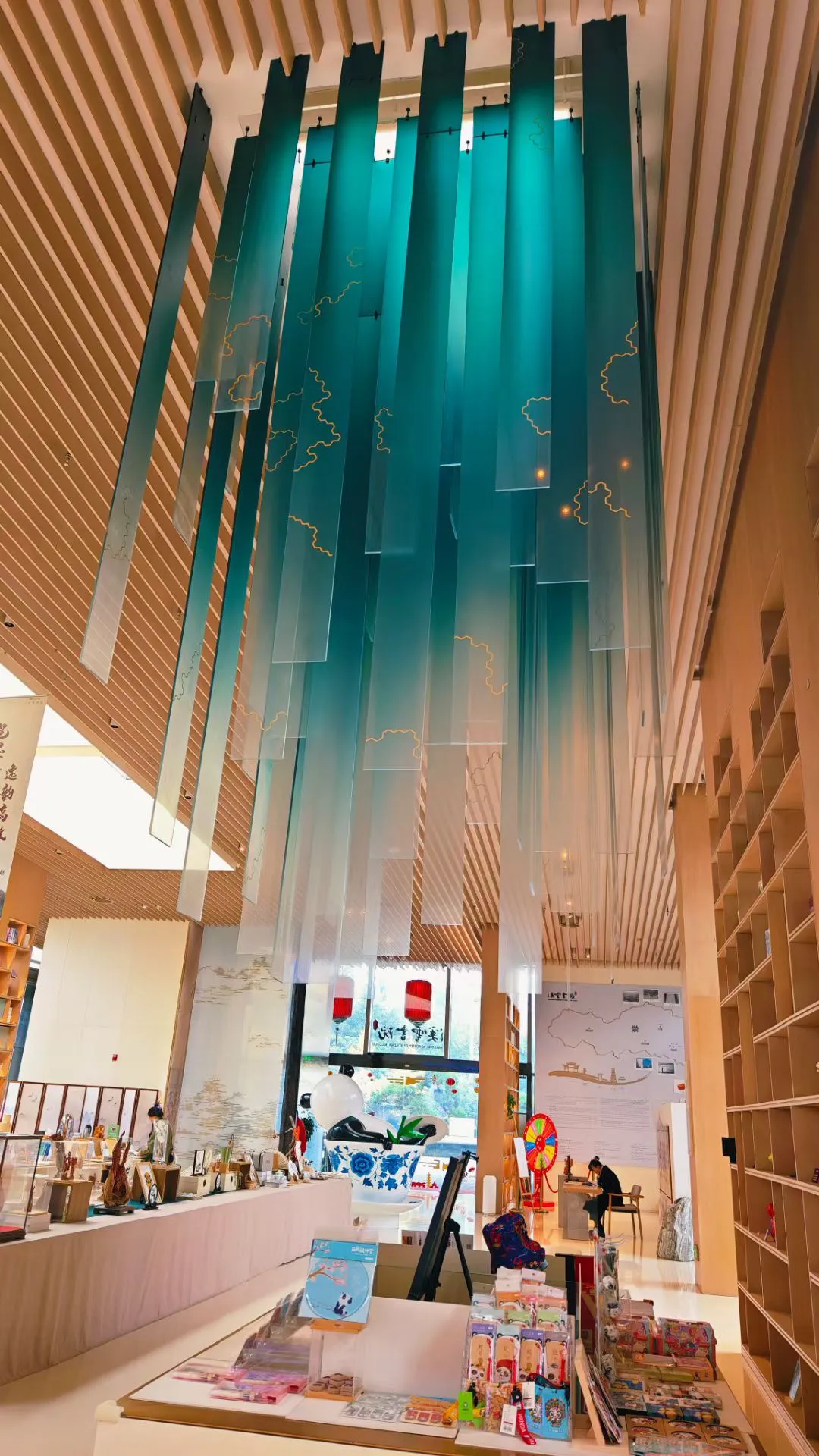 你给朋友送了两瓶酒，朋友正感谢你呢，你来了一句，车能不能借我开几天?你这个酒就白