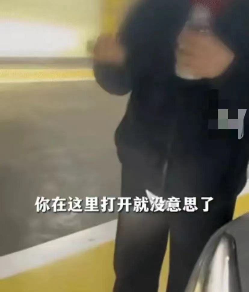 “太丢人了！”上海，女子和丈夫吃自助餐，吃完后偷偷带走20瓶饮料，结果被店员发现
