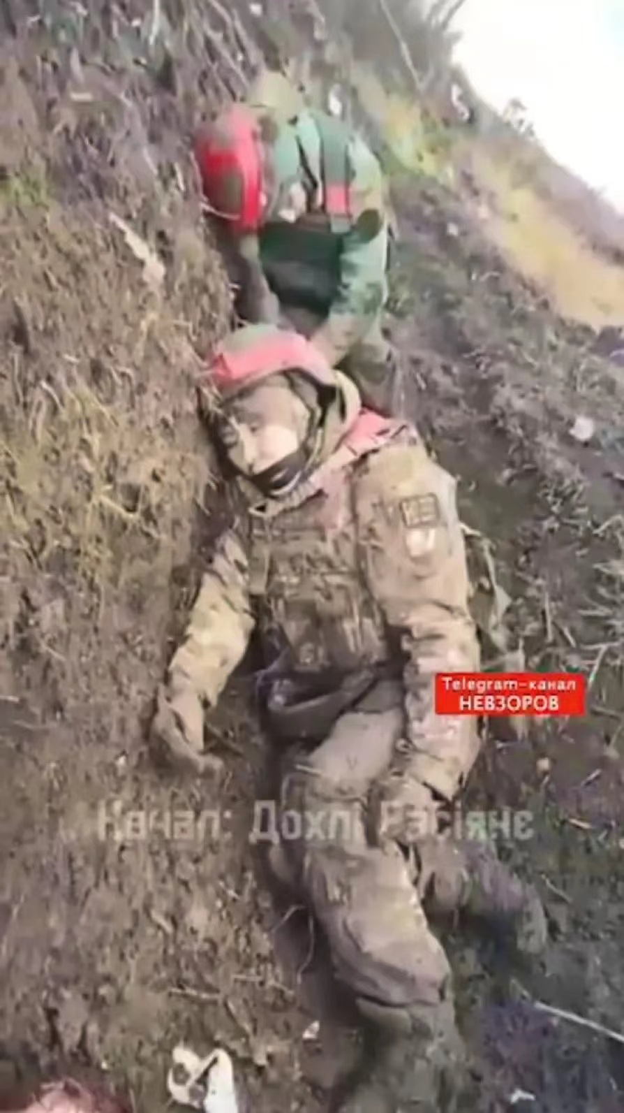 俄罗斯出现新兵种

近日乌军打扫战场惊人发现，被击毙的俄军之中出现越來越多的女人