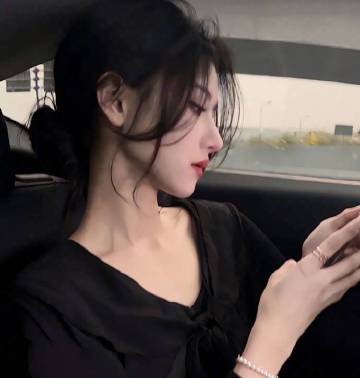 有人发消息给我，我看了一眼没回，那刻我才明白，可以秒回，可以已读不回，还可以不读