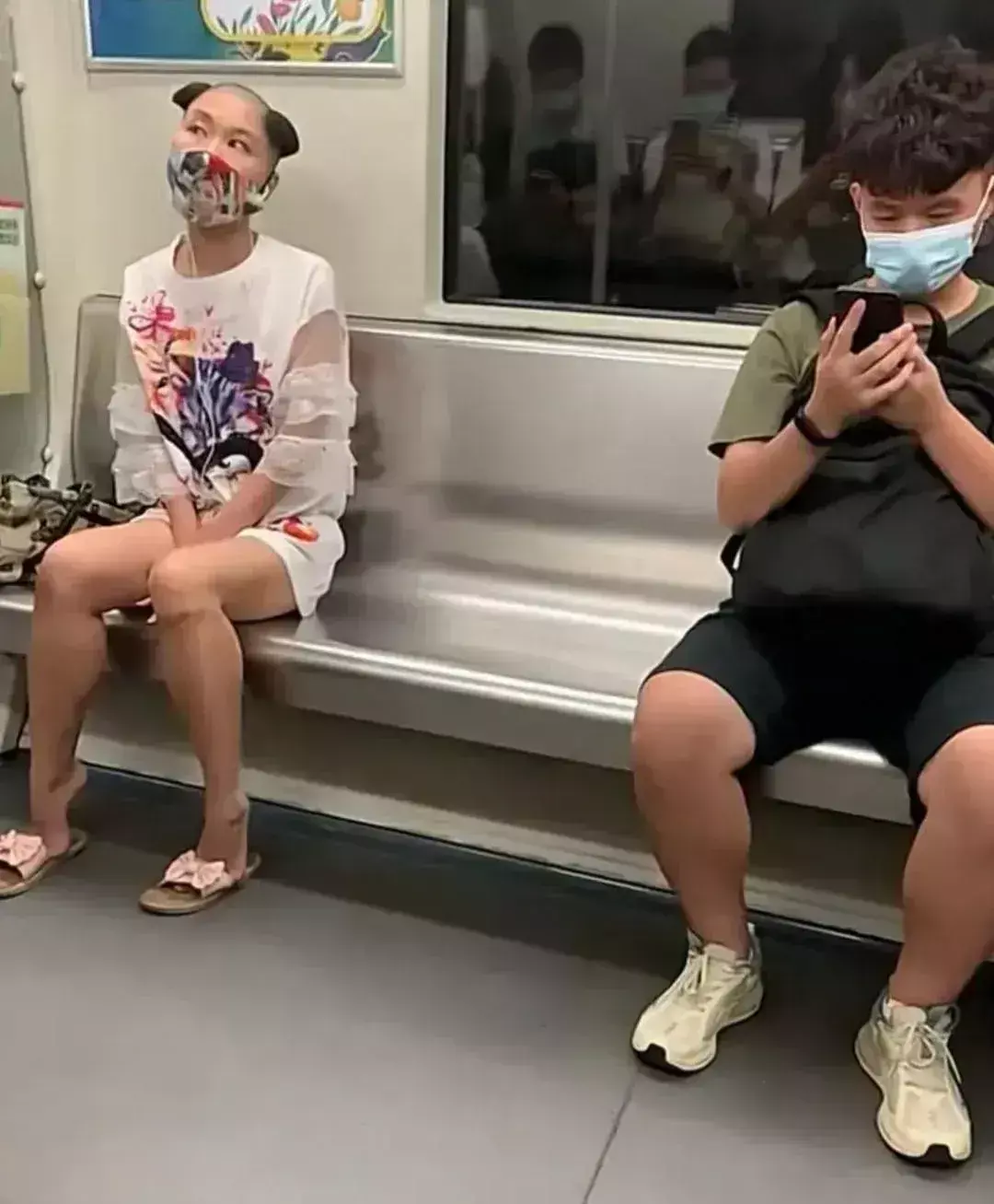 这得多强的心理素质，才敢这样打扮出门？