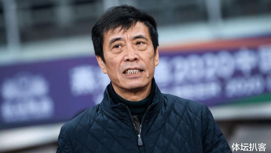 陈戌源开会照片曝光！桌上凌乱，烟瘾大，媒体怒骂：无能，无耻！