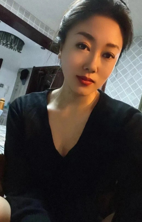 昨天和伴侣吵完架后，我匆匆出门去上班了。本以为吵完架后他会打扫厨房的卫生，结果下