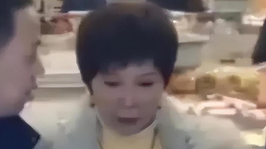 宋丹丹当年的话真的验证了，62岁蔡明近照曝出再次惹争议