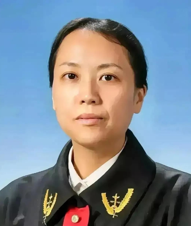 法官陈海仪最近却在管辖交通部事务，这究竟是怎么一回事呢？有人自称物理界的泰山北斗