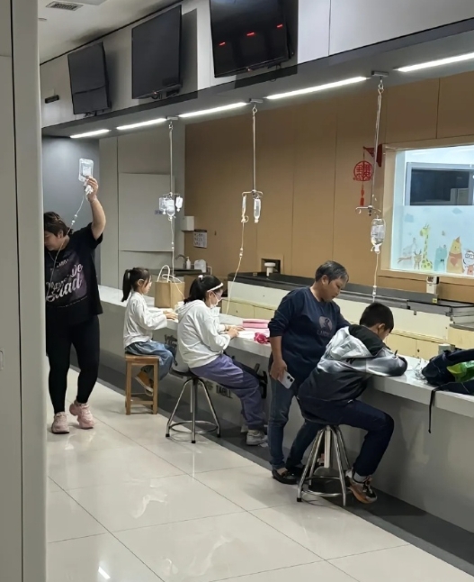 现在的娃娃，也太辛苦了…… ​​​