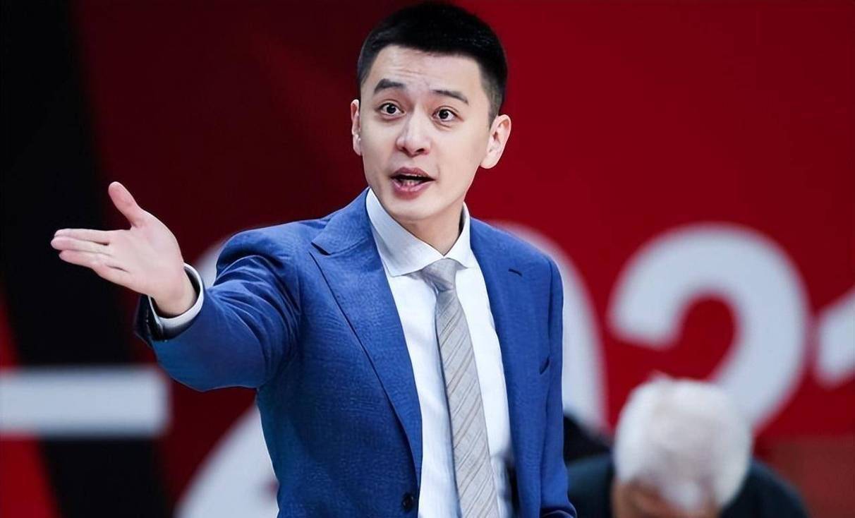 ​大瓜！知名篮球教练被曝婚变，小三大肚出镜疑怀孕，曾公开指责原配

娱乐圈再爆喜