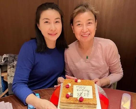 郭晶晶结婚时，父母退回了价值3亿的四合院，还有1000多万的彩礼，结婚当天，郭父