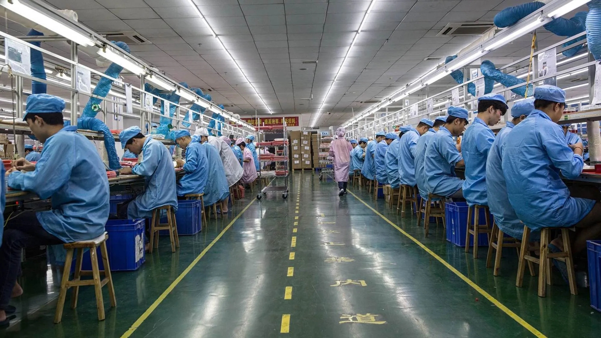 工厂为什么宁愿把高工价给中介，也不愿意给直招员工提高工资？

第一，这样厂里很容