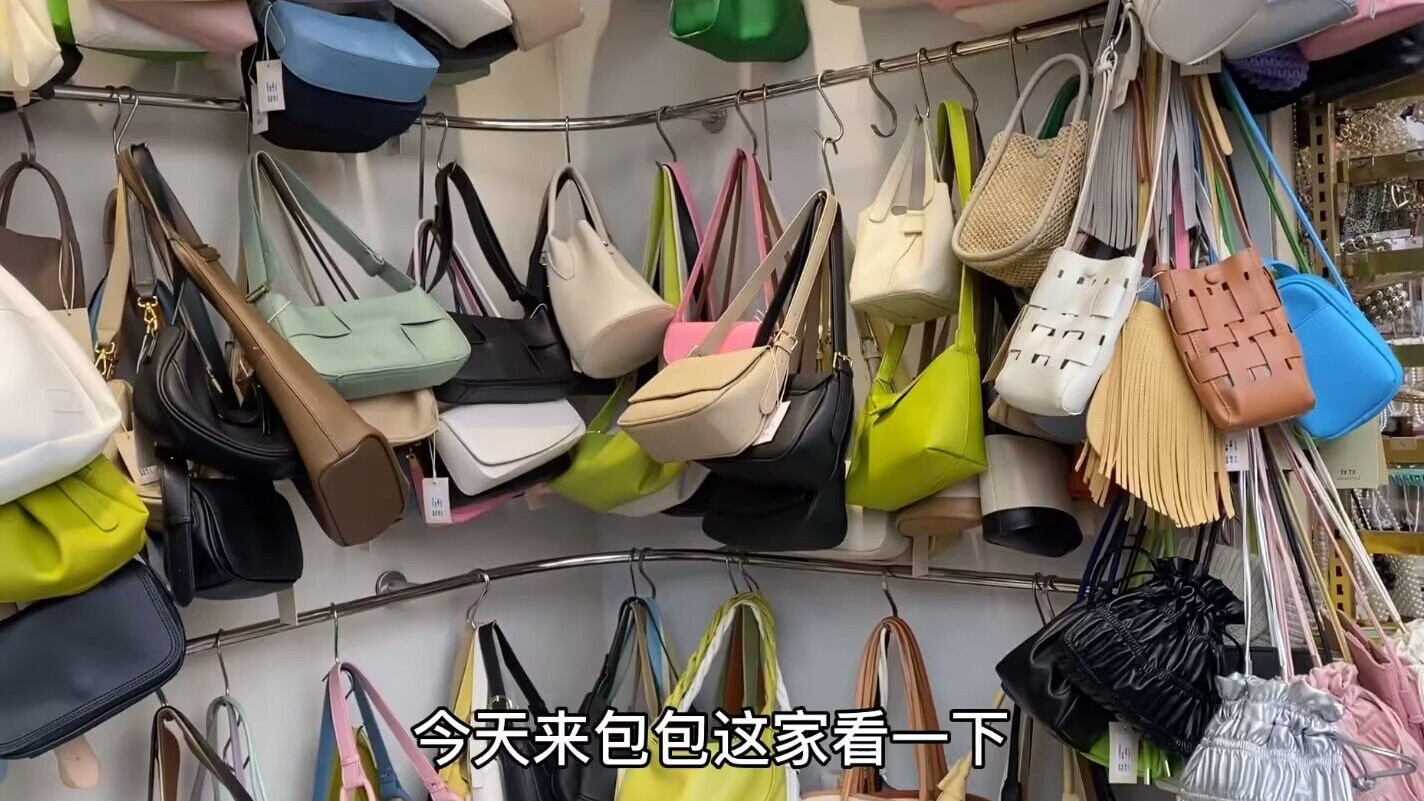 广州包包工厂店又更新了不少款式，都是通勤百搭不过时的单品#广州#时尚穿搭