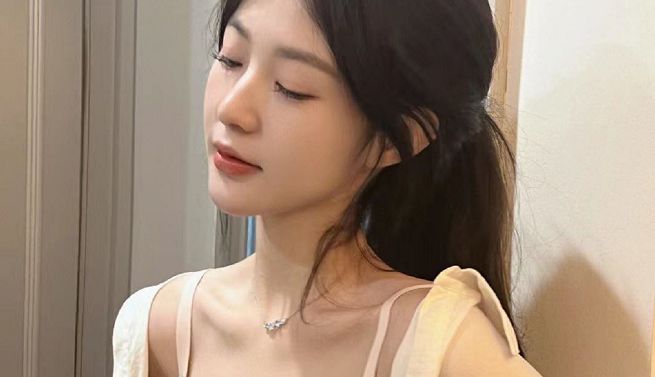 昨天半夜12点了，我正沉浸在梦乡中，感觉有人在摆弄我，睁开眼一看，原来是老公。我