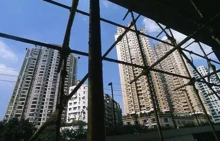 深圳很多业主心态已经崩了。
最近深圳有很多业主心态已经崩了，现在深圳越来越多的业