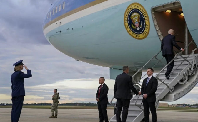 拜登刚要启程前往中东，巴勒斯坦总统阿巴斯取消与拜登在约旦的会谈。因为加沙地区的一