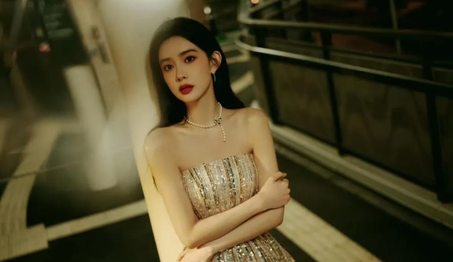 各大卫视和平台的跨年晚会上，许多艺人的全开麦受到热议。有让人大失所望的，也有中规