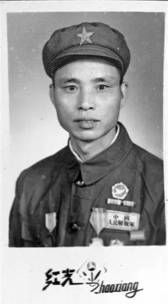 1951年6月，朝鲜战场上演了一出惊心动魄的好戏，当17名美军士兵仓皇逃窜到绝壁