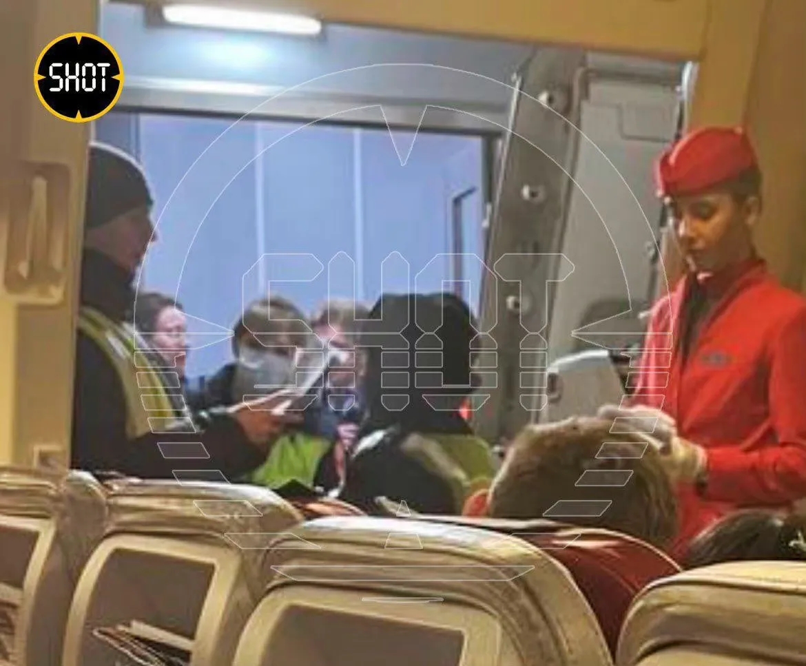 俄媒报道，一架载有一名危重乘客的俄罗斯飞机在挪威机场被拒绝降落。
这架飞机今天1