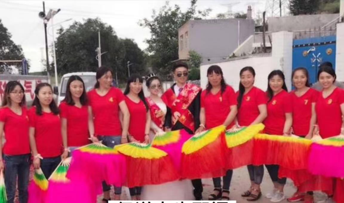 “疯狂的执念！”山西吕梁，一对夫妻走上痴迷“男丁”的不归路，在计生年代竟然连生1